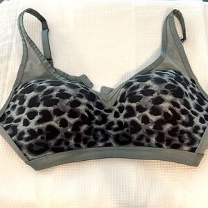 Victoria’s Secret Sports Bra leopard print